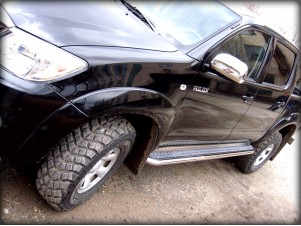 Пороги с листом d-76 для Toyota Hilux 2011-2015 TH10_2.4